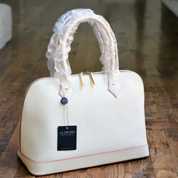 NEW ! ARCADIA  LEATHER BUGATTI BAG WITH DUST BAG. MADE IN ITALY - Picture 6 of 12